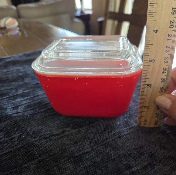 Pyrex 501 C Cherry Red White Interior Clear Lid Refriferator Dish - Picture 7 of 10
